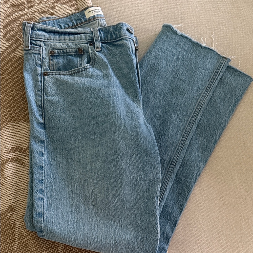 ABERCOMBIE & Fitch 90’s straight mid rise jeans